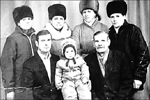 С детьми и внуком.