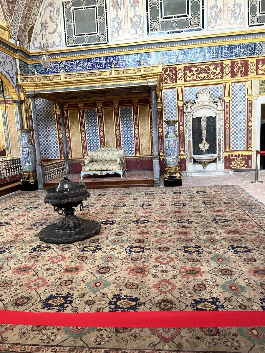 Зал в Топкапы. Стамбул. Фото из личного архива