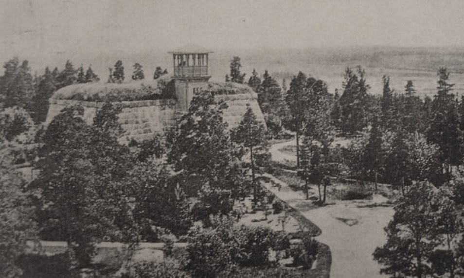 Вид на парк и на водонапорную башню. Источник wikipedia.org