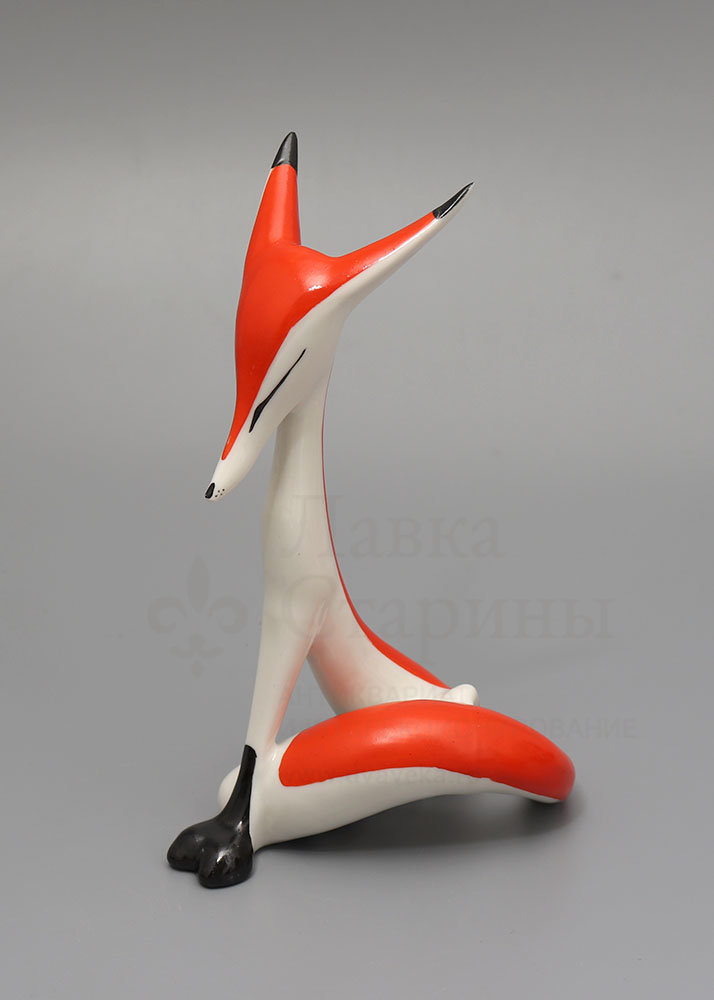 Статуэтка «Лиса», скульптор Л. Н. Сморгон, фарфор, ЛЗФИ, 1950-60 гг. Фото с нашего сайта dvaveka.ru