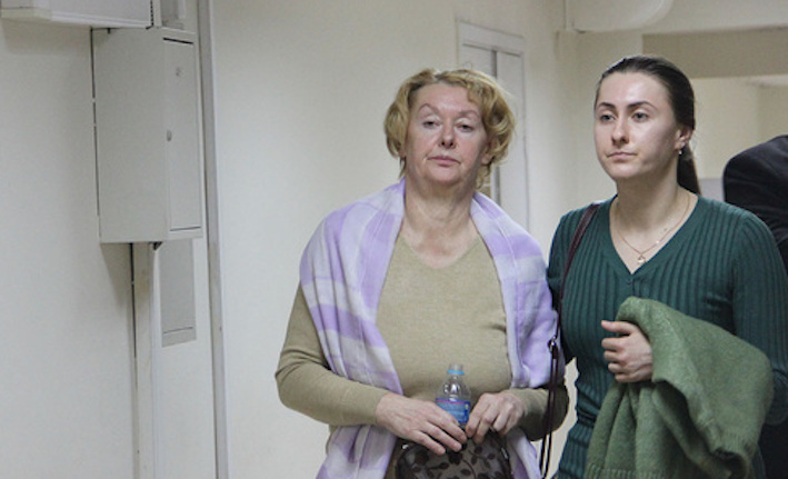 Зоряна Левина (слева) в суде.