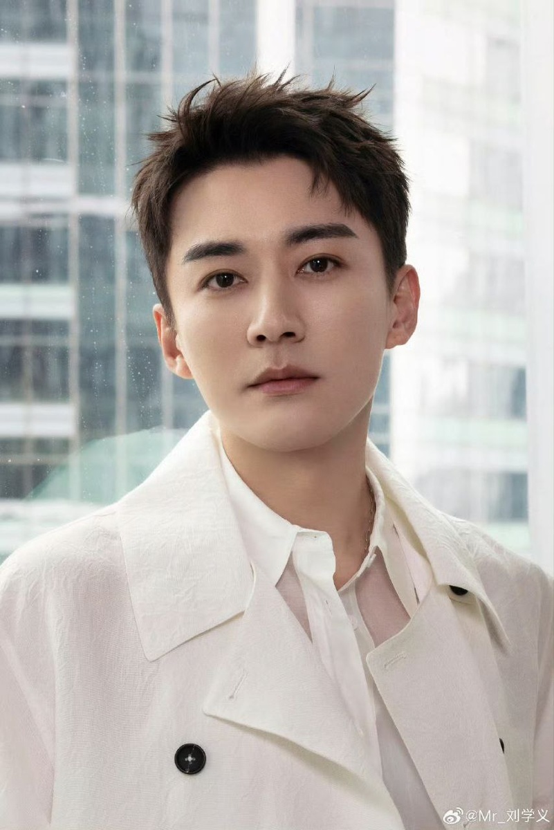 Актёр Лю Сюэи. Листайте галерею...