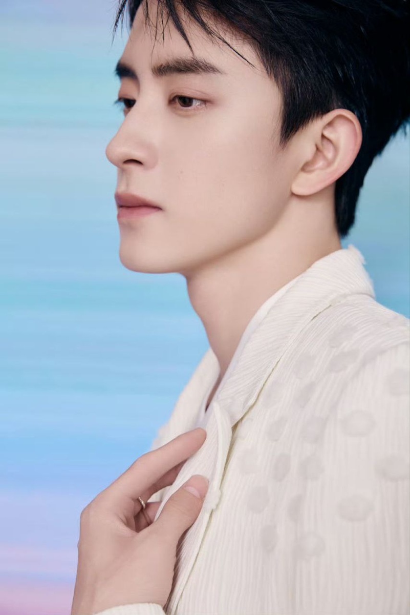 Актёр Ао Жуйпэн. Листайте галерею...