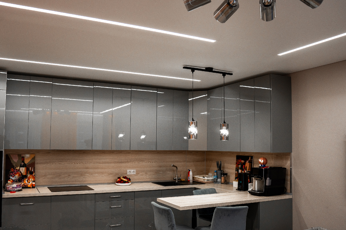 Функиональное освещение на натяжном потолке