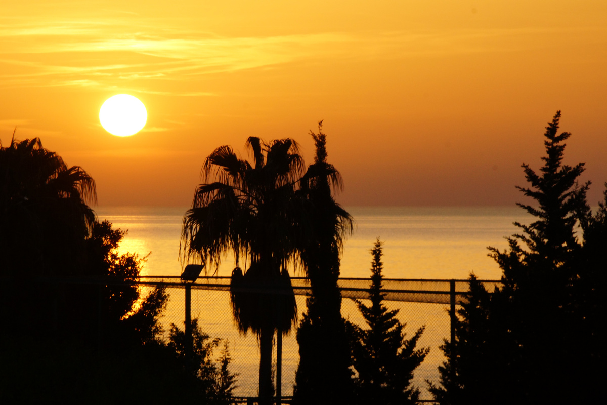 рассвет над Средиземном морем (Листайте галерею)