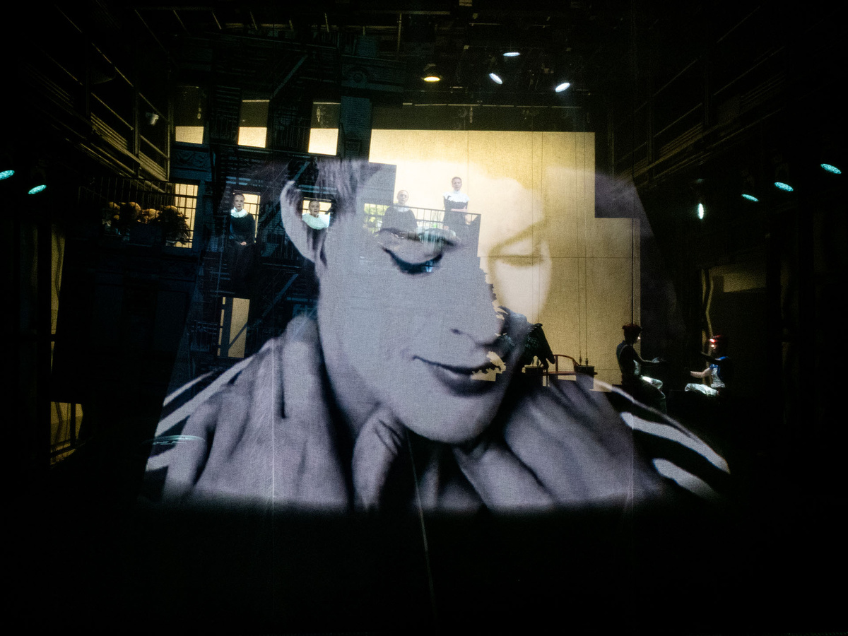    Здесь и далее сцены из спектакля «Пик Ник или Сказки Старого Ворона»