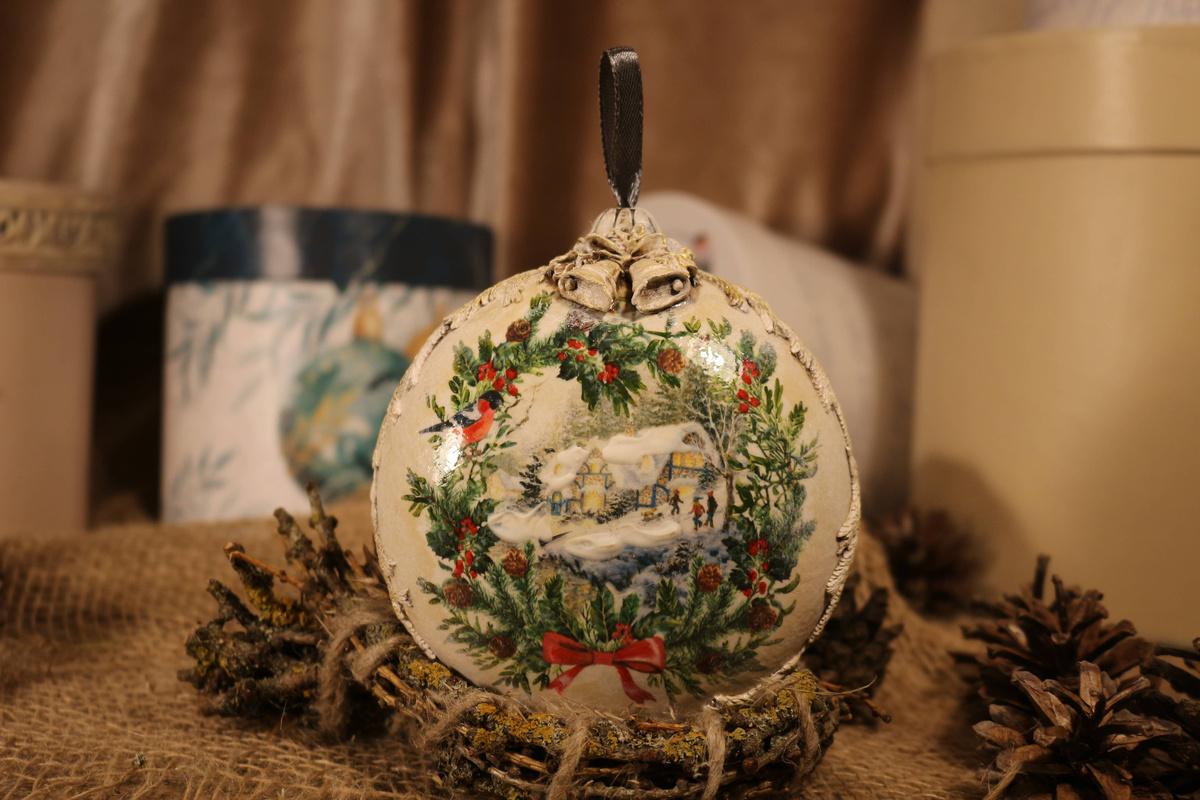 Елочное украшение медальон 11 см 