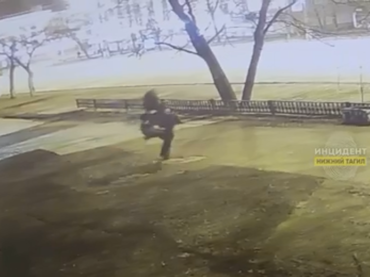 Ограбление «Ижена». Фото: сообщество «Инцидент Нижний Тагил» / скриншот / фрагмент 

