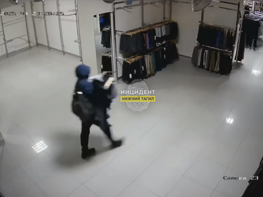 Ограбление «Profmax». Фото: сообщество «Инцидент Нижний Тагил» / скриншот / фрагмент 

