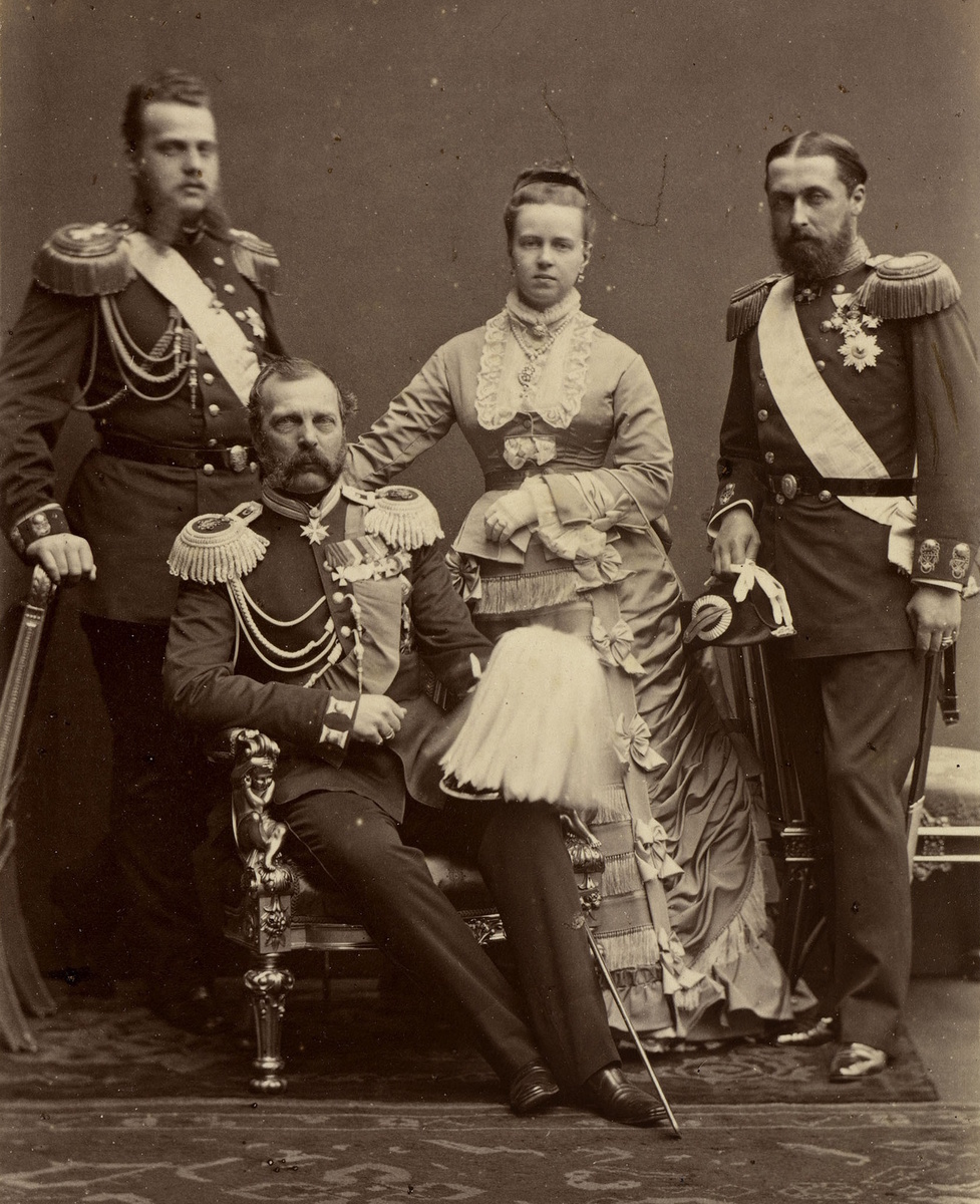 V.K. Maria Alexandrovna com seu noivo Alfred, pai e irmão Alexei