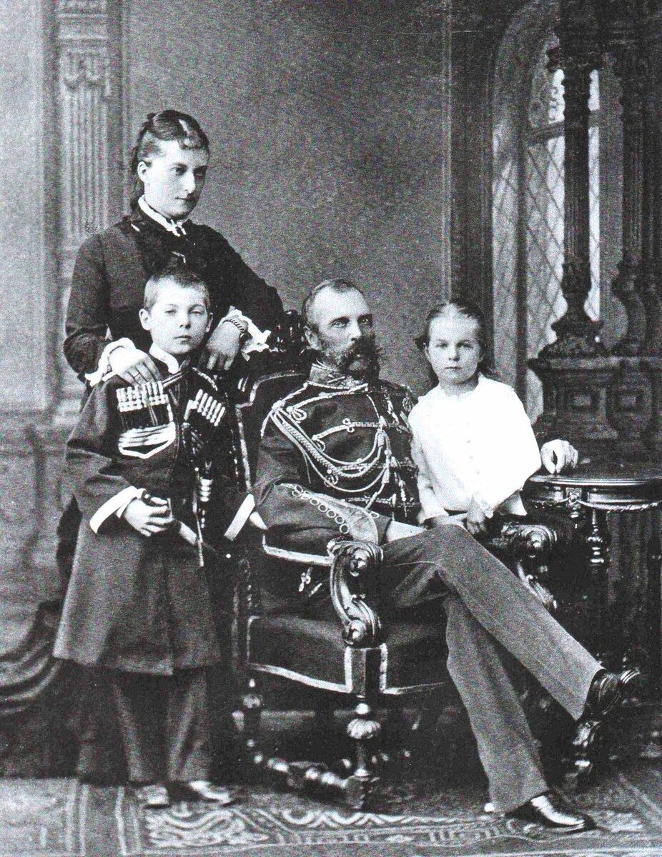 Alexandre II com Ekaterina Dolgorukova e seus filhos Olga e Georgy