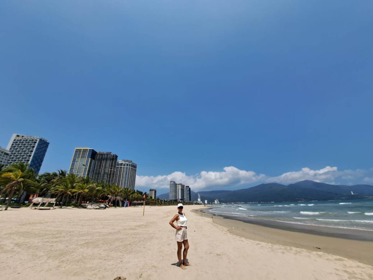 My Khe Beach Мама Люба 
