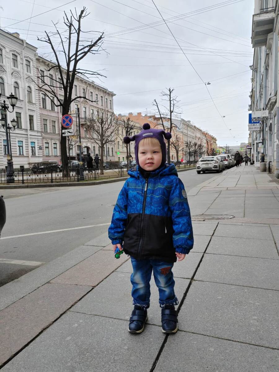 Петя в центре города