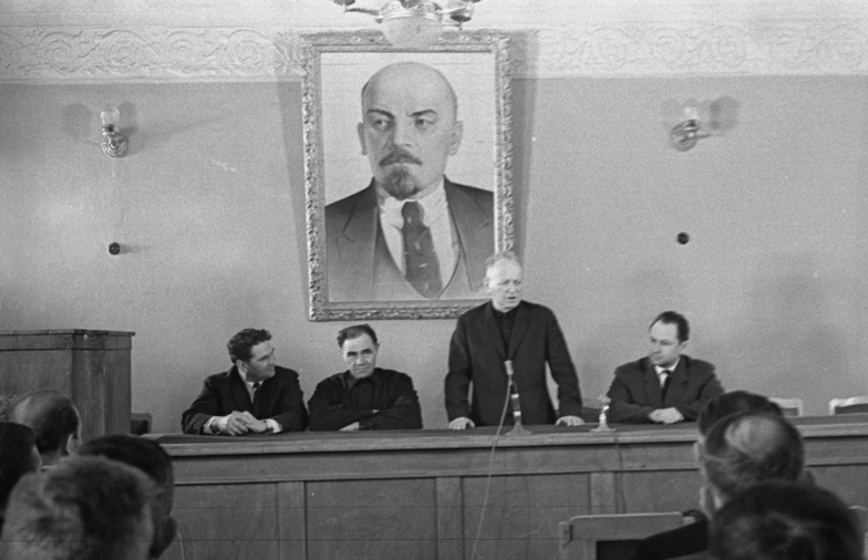 Заседание в Вёшенском РК КПСС. П.И. Маяцкий, Т.С. Мальцев, М.А. Шолохов.