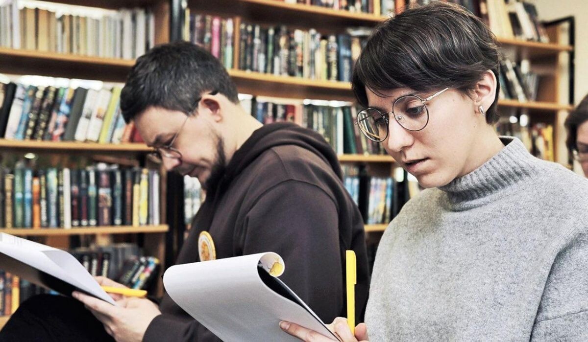     Граждане в библиотеке. Источник: mos.ru Автор фото: Пресс-служба Мэра и Правительства Москвы