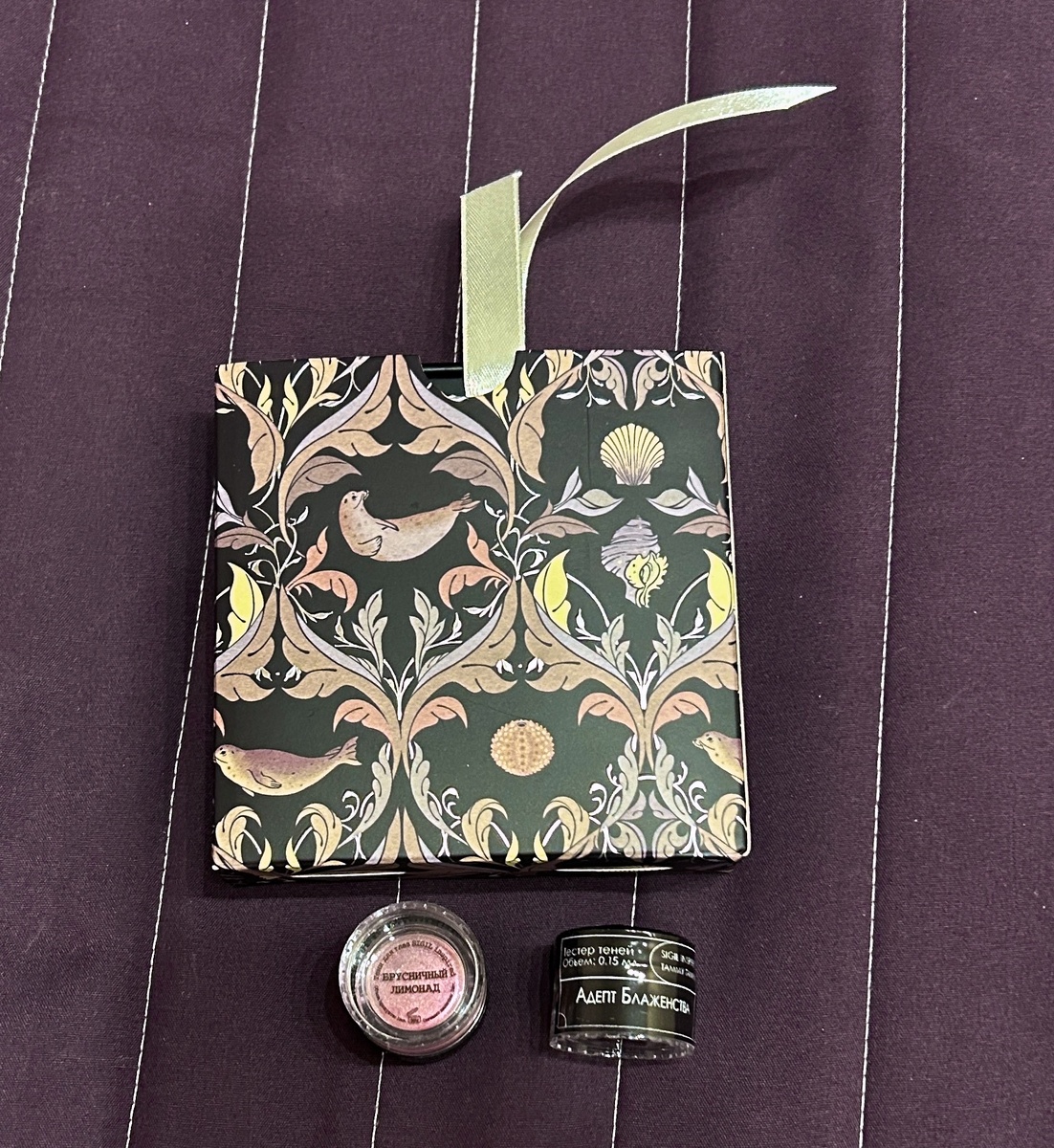 К тюленю еще парочка допов приехала, так что они тоже попали на фото