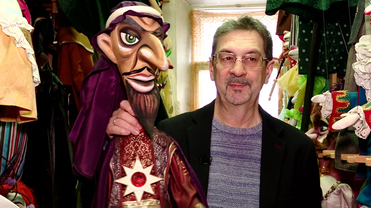 Это тростевая кукла - колдун-магрибинец из спектакля "Король-олень". Страшный? Так и должно быть