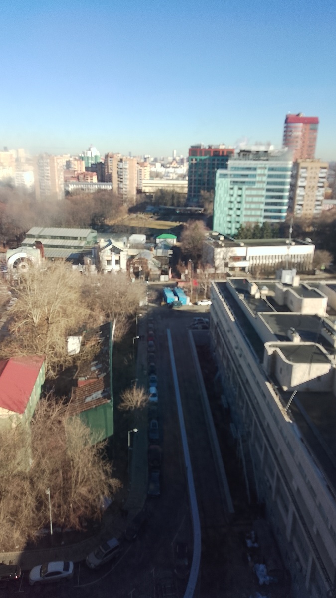 Вид из окна больницы ещё до начала апрельского снегопада