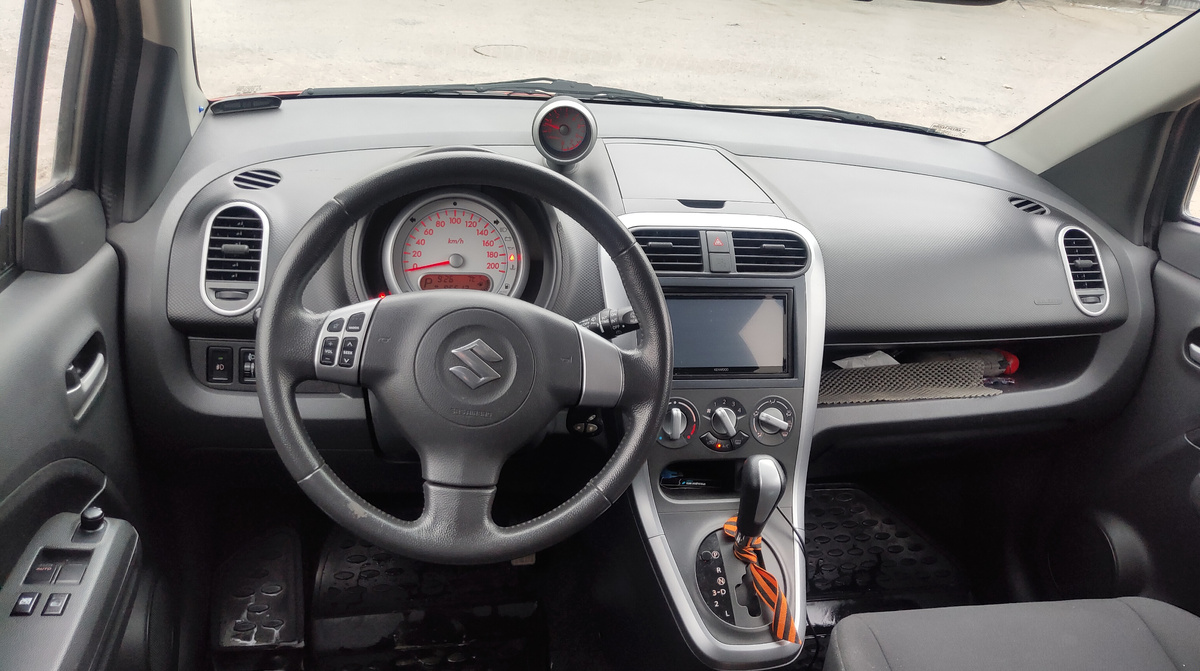 Убобный салон! Есть все необходимое!