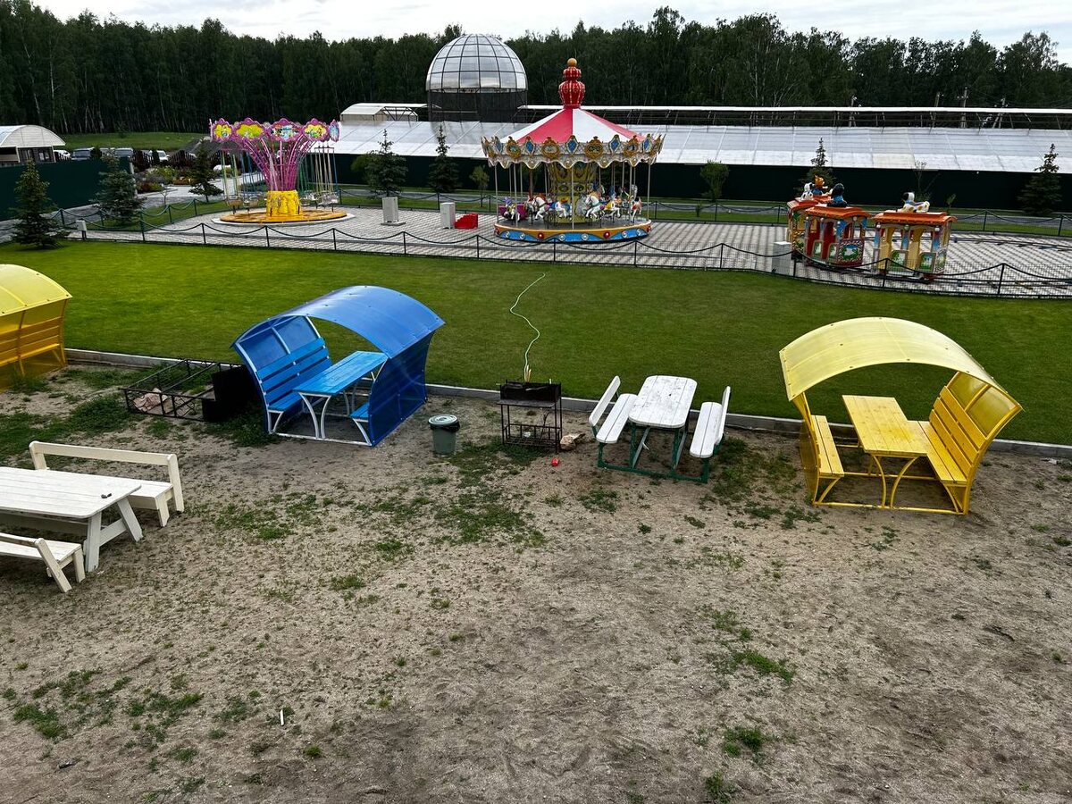 Вид с общего балкона, с выхода из номера