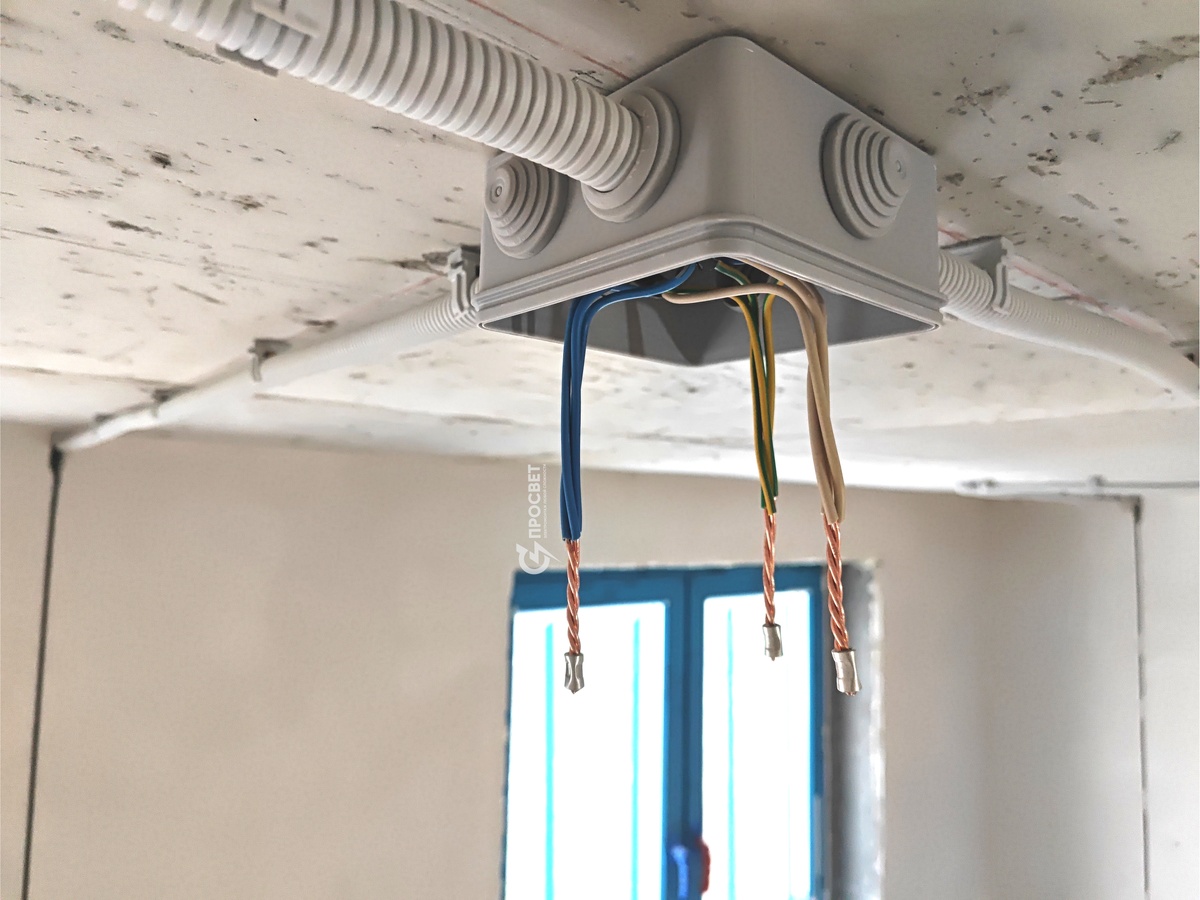 Распределительная коробка, собранная на гильзы