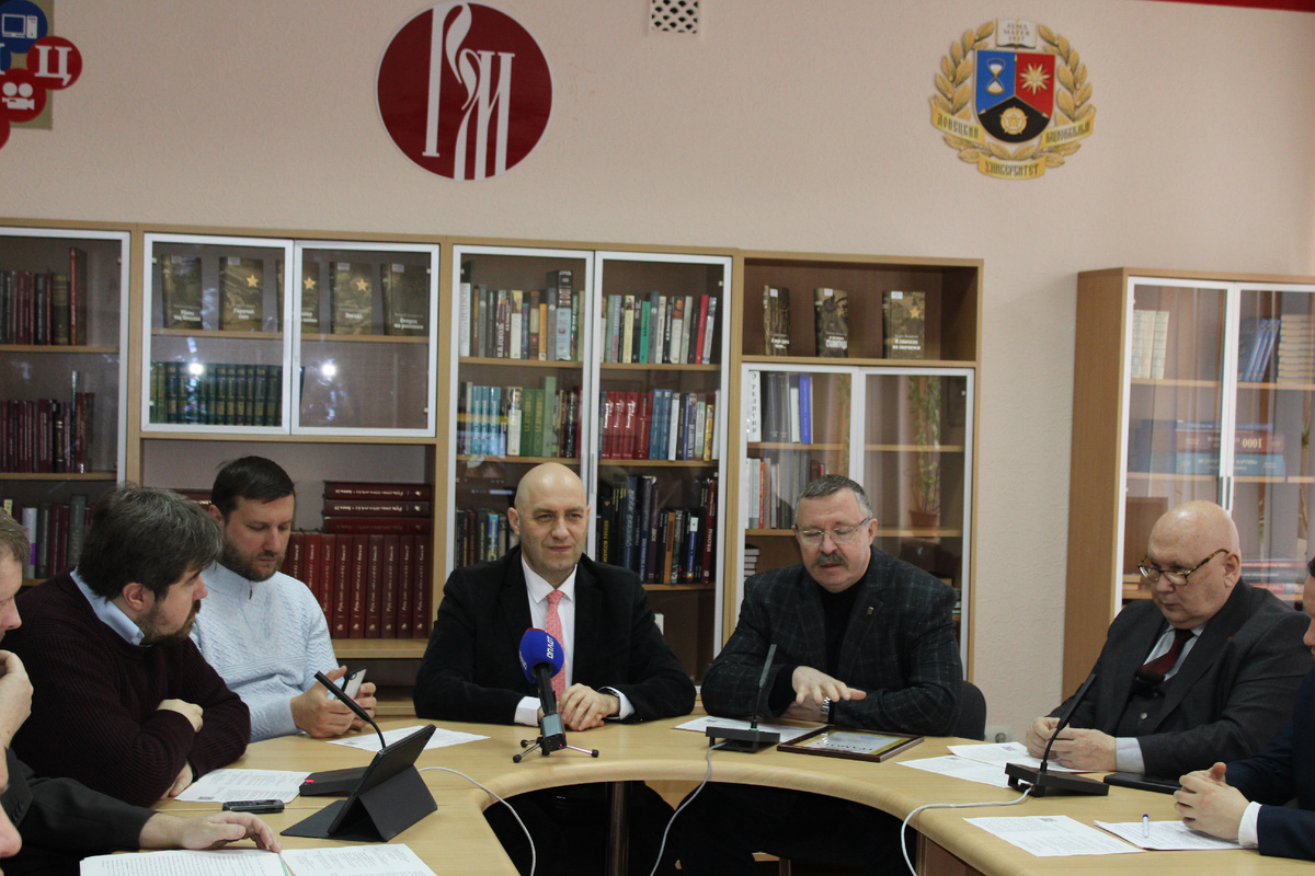 Олег Онопко представляет проректоров ДонГУ Олега Снегина, алексея Игнатова и Александра Белого