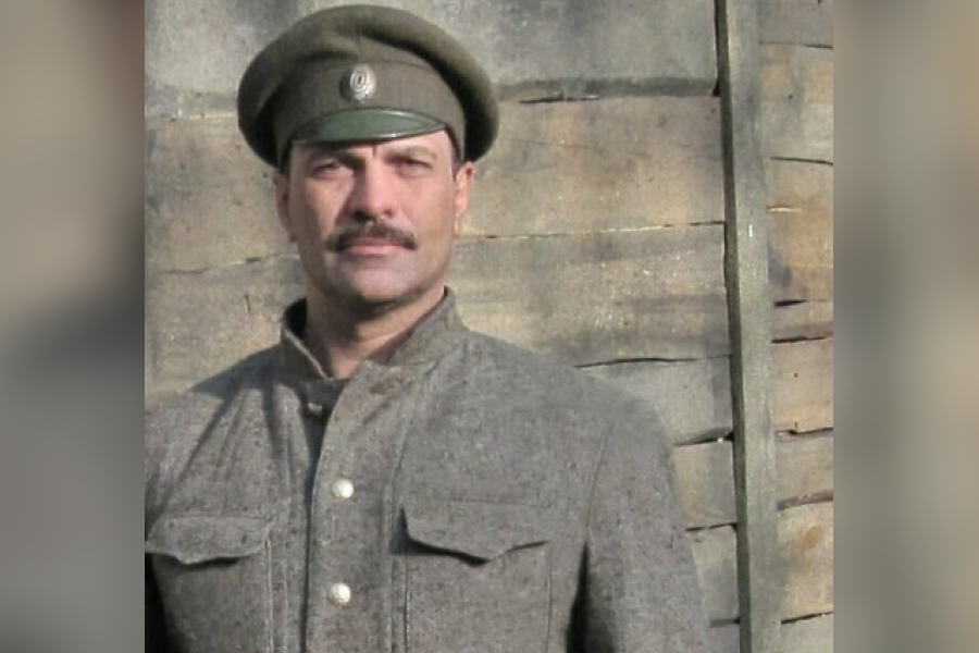    Владимир Алфёров в роли белогвардейца / Источник: Кадр из к/ф «Солнечный удар». 2014