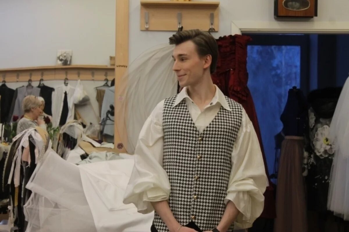    Тайная жизнь за кулисами.