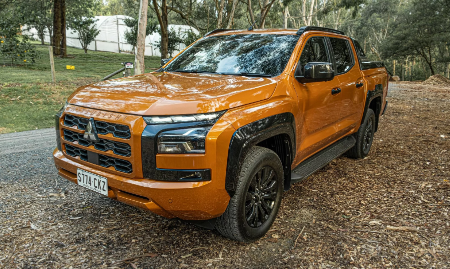 Mitsubishi Triton 2025: Обзор инноваций и технологий в новом поколении пикапа.