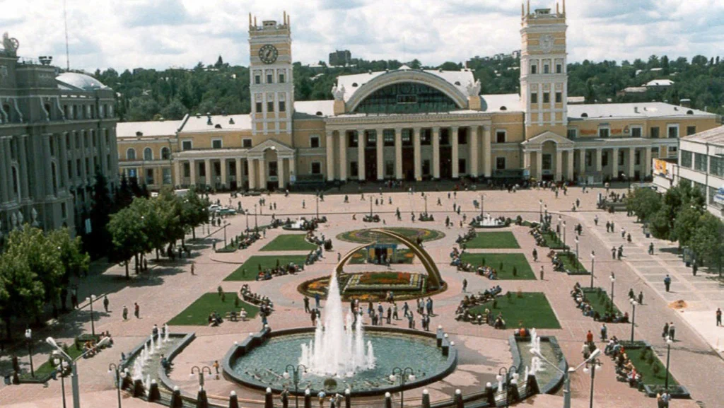 Вокзал в Харькове. Фото с сайта https://yandex.com/maps/org/stantsiya_kharkov_passazhirsky/1220654437/panorama/. Взято с Яндекс.Картинки