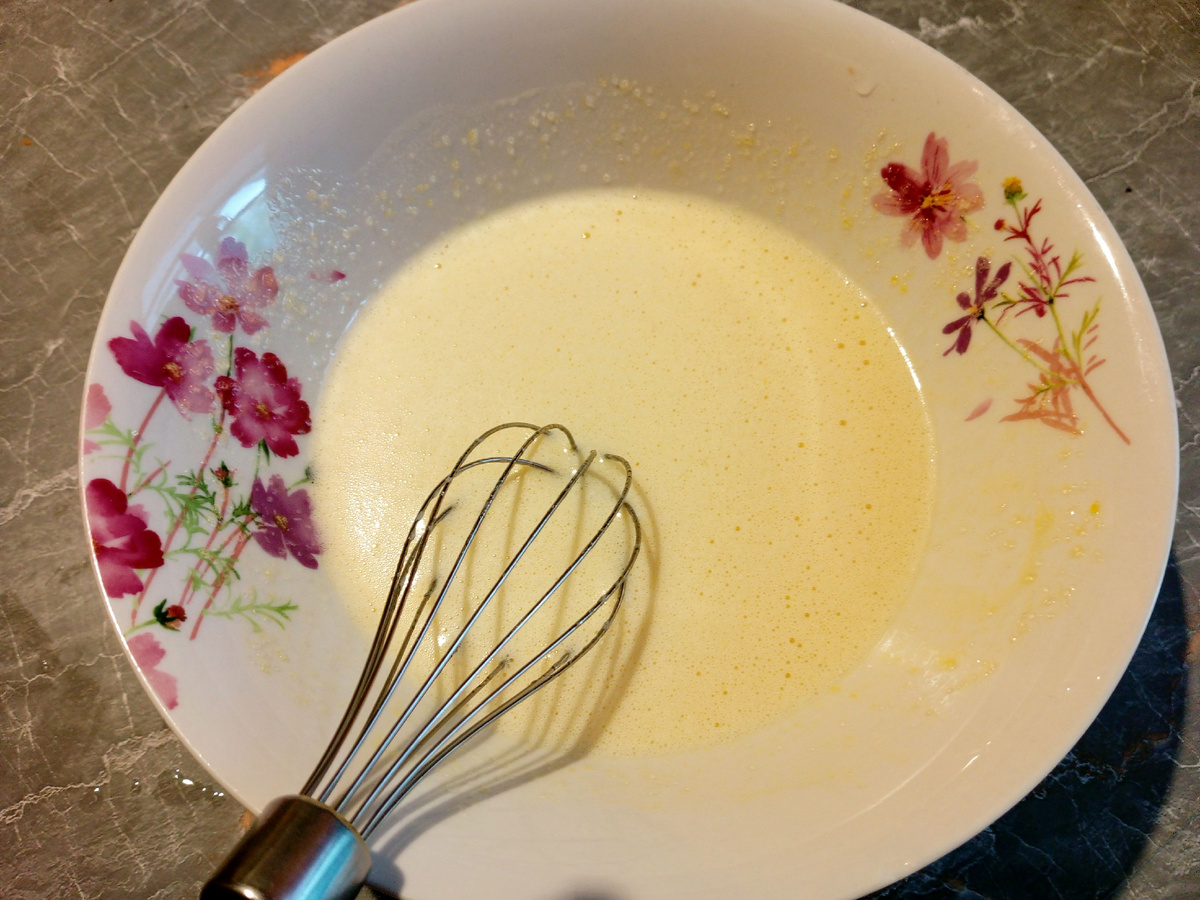 Яйцо с сахаром.                                                 