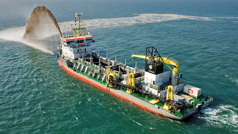 Земснаряд землесосного типа. Снимок взят из https://www.royalihc.com/dredging/dredging-equipment/dredge-system-tshd