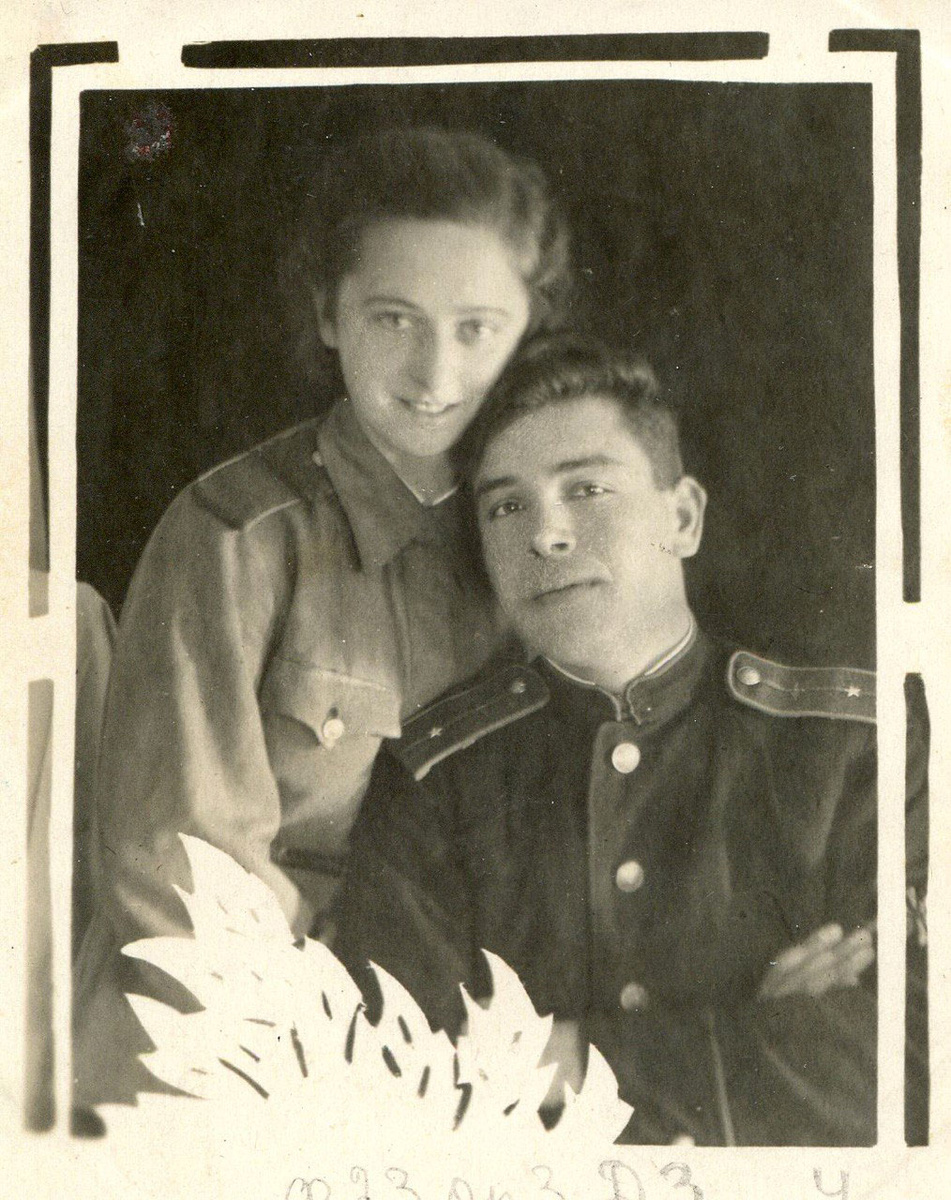 Родители Хмелевского Ю.П. 1944г.