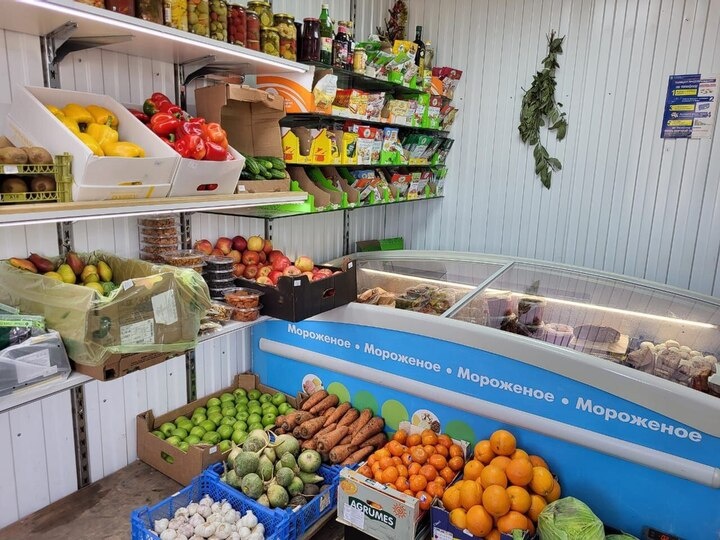     Власти Волжского района фотографиями опровергают информацию о продуктовой блокаде Рождествено. Фото: администрация Волжского района