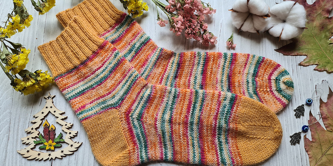 👍 ПРОСТЫЕ носки с контрастной пяткой "Подкова". ОПИСАНИЕ на 64 петли. РАСЧЕТЫ. Нюансы...