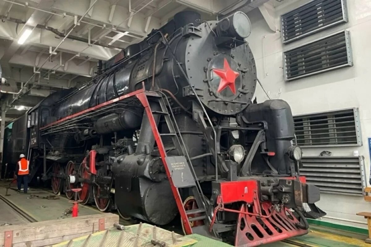    На пароме в Калининград перевезли старинный ретропаровоз