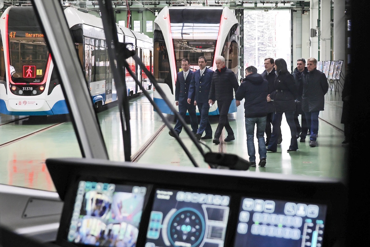    Сергей Собянин уверен: у московского трамвая большое будущее. / Аркадий Колыбалов/ РГ