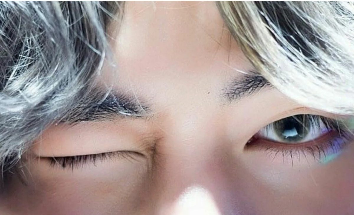 Озорник спрятал монолитное веко и думает, что мы его не узнаем🤣