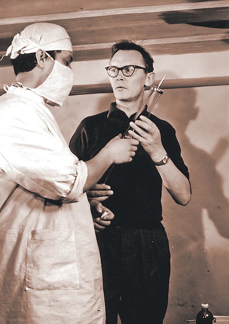 Гайдаю (на фото) в год выхода фильма-хита было 43 года, а Варлей - 19 лет. Фото: kinopoisk.ru