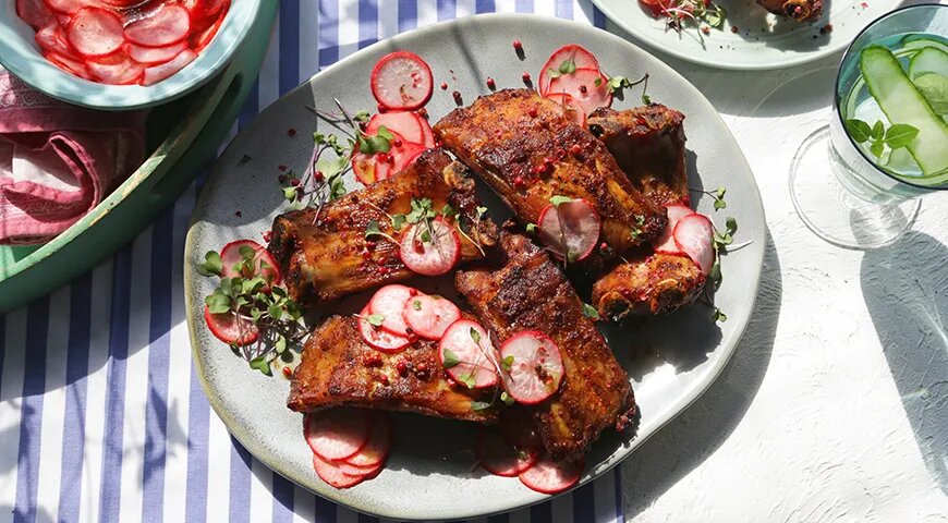 Острые ребрышки на гриле с маринованным редисом (Мой Магнит)  📷
