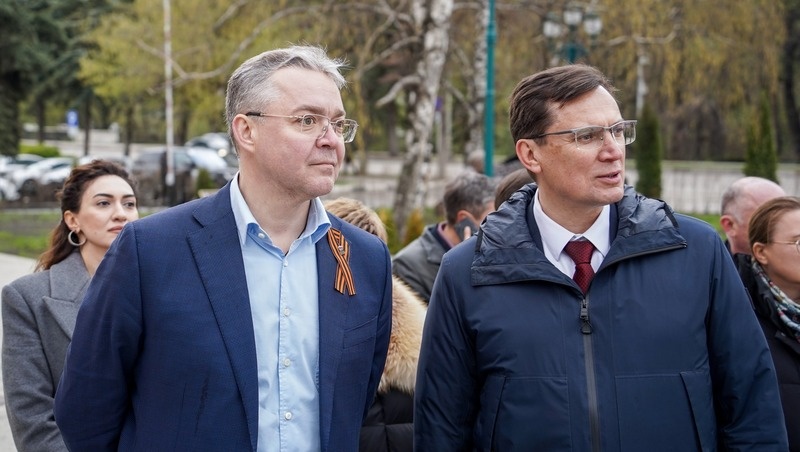    Губернатор Владимир Владимиров вместе с главой Кисловодска Евгением Моисеевым Фото: управление пресс-службы и информполитики правительства и губернатора СК