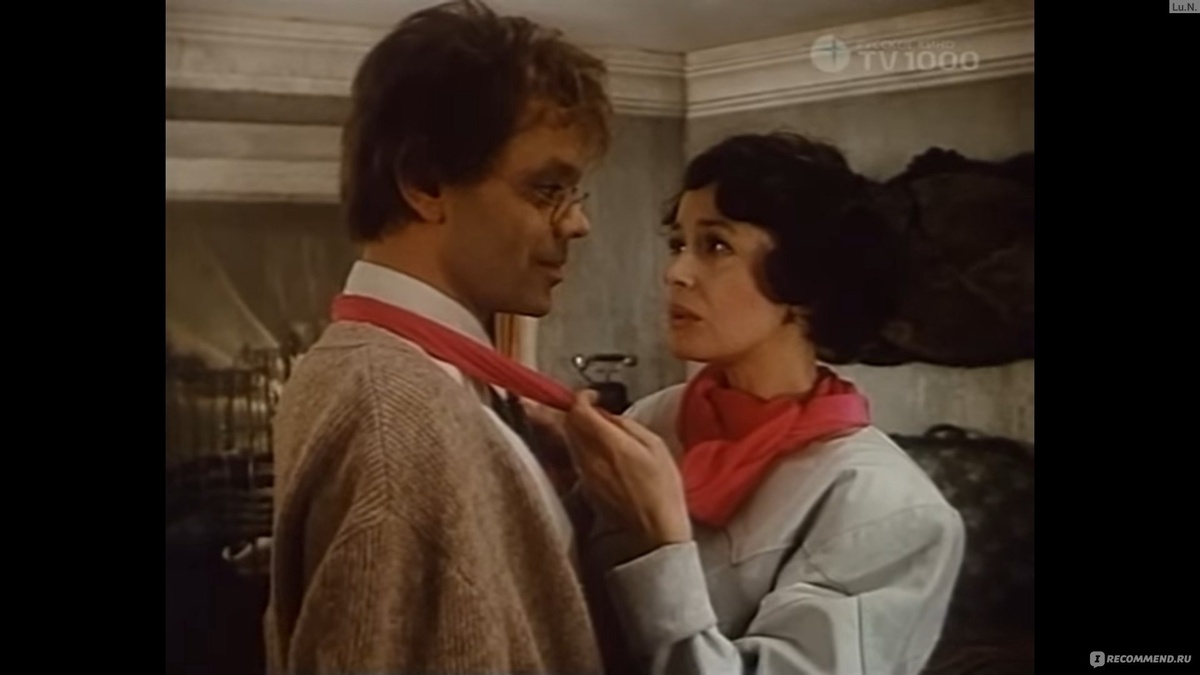 Әйелдің анусын анальды секске бастапқы дайындау туралы порно видео.