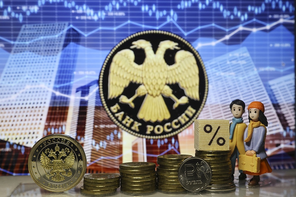    В Центробанке советуют пользоваться высокими ставками по вкладам, доход по ним растет быстрее цен на квартиры. / Фото: Сергей Михеев