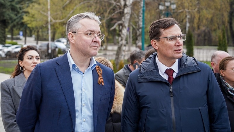    Губернатор Владимир Владимиров вместе с главой Кисловодска Евгением Моисеевым Фото: управление пресс-службы и информполитики правительства и губернатора СК