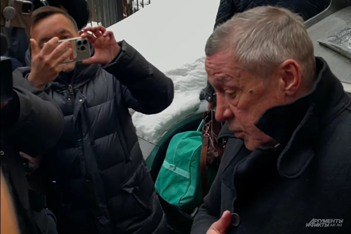    «Стал бояться людей»: эксперты оценили состояние психики Ефремова после ИК