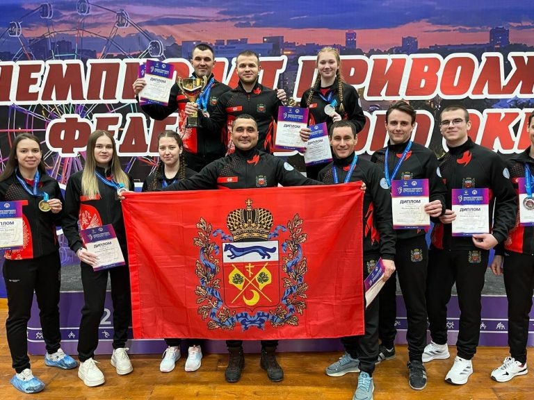    Команда оренбургских гиревиков завоевала «бронзу» чемпионата ПФО Оренбуржье