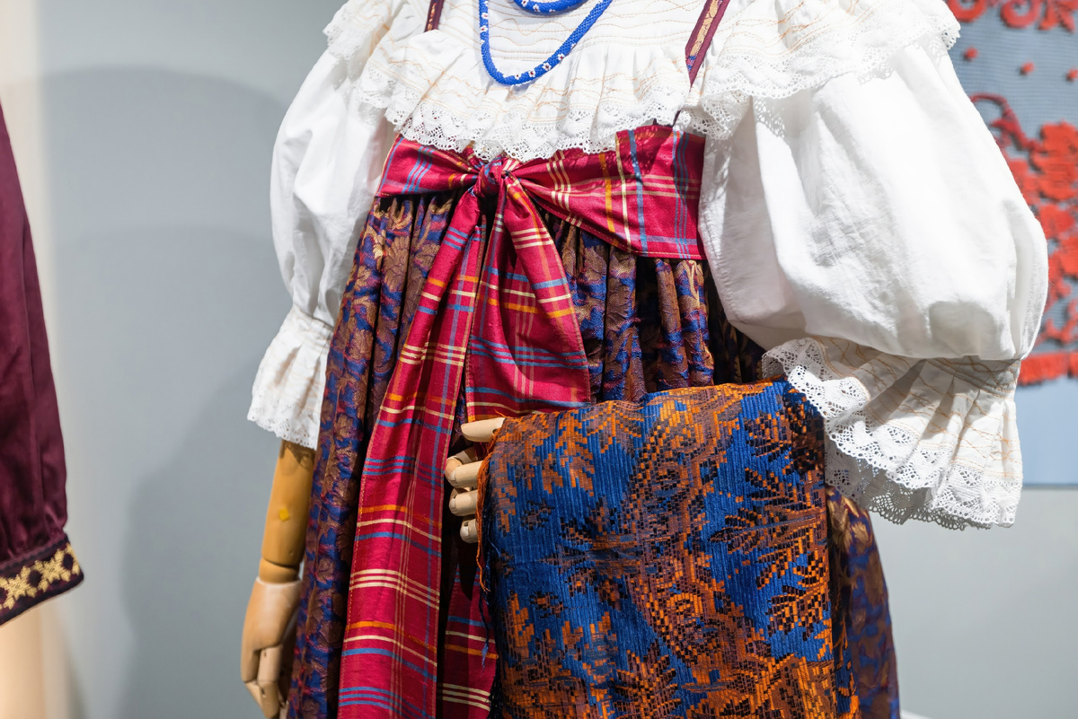 Реконструированные свадебные костюмы затопленного села Крохно на выставке «Северная Атлантида. Возвращение красоты» в музее-заповеднике «Коломенское». Фото Антона Галкина 