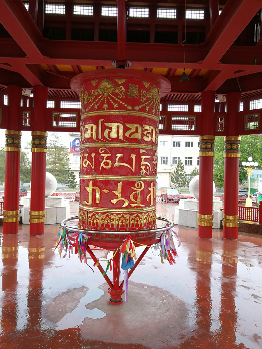 В центре Элисты