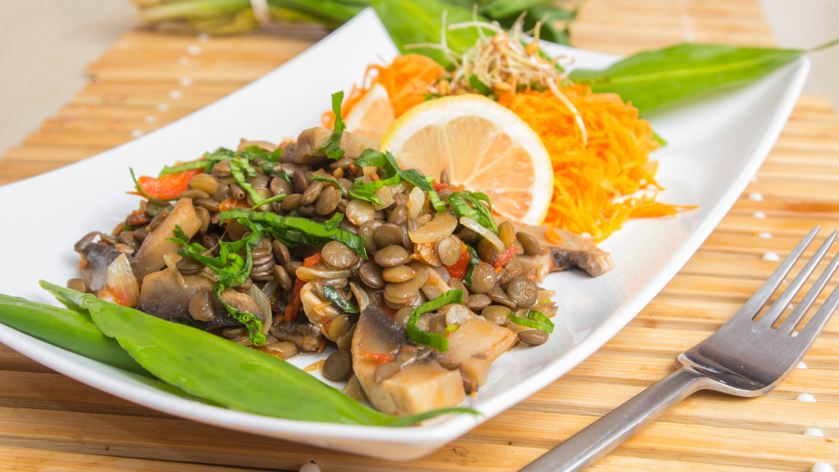 Рецепты. Вкусные салаты. Салат с чечевицей. Салат с шампиньонами