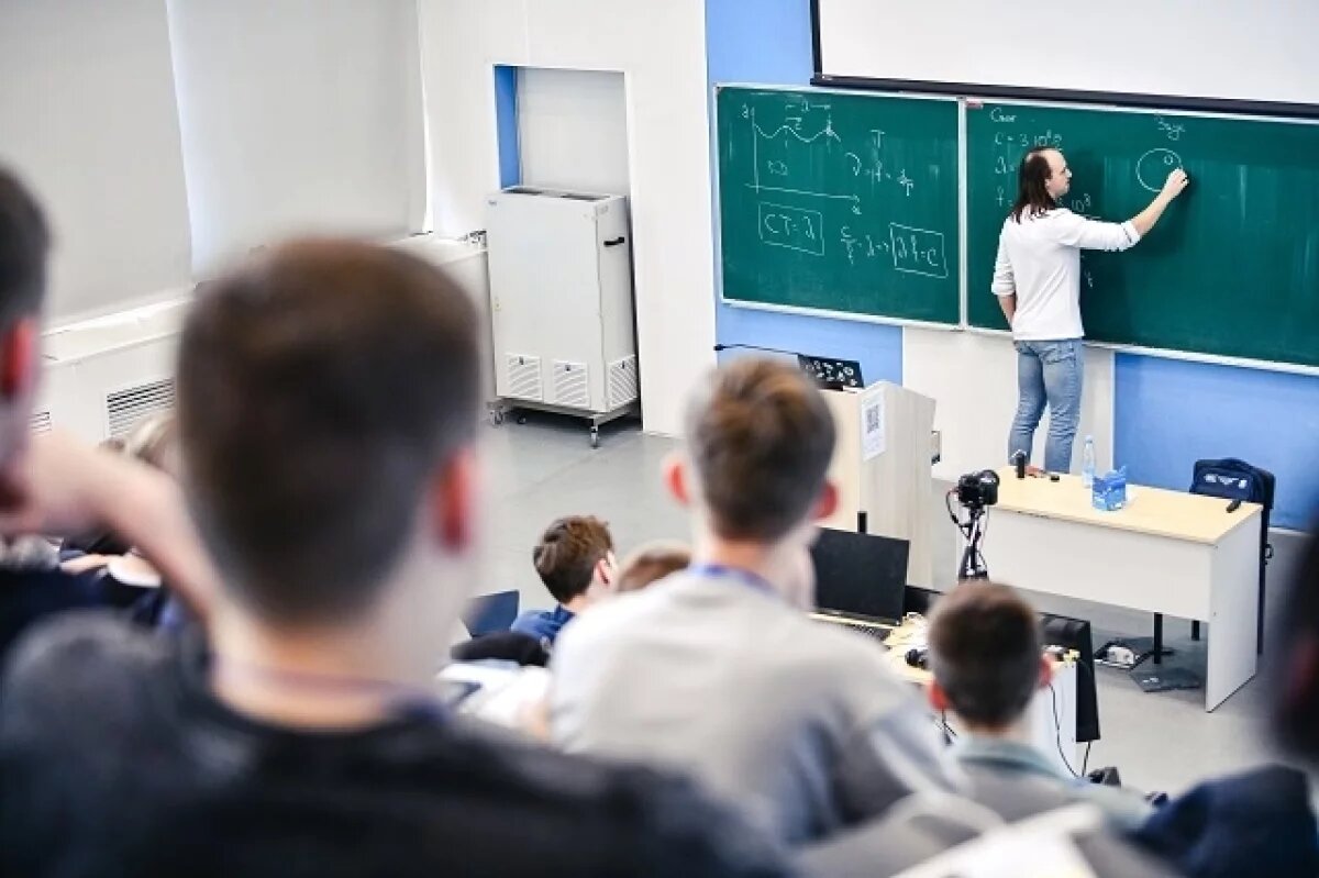    Уральские школьники и учителя бесплатно прошли обучение в столичном Физтехе